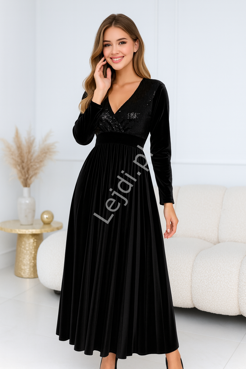 Czarna sukienka na sylwestra, karnawał studniówkę z długim rękawem plisowana z cekinami 16919