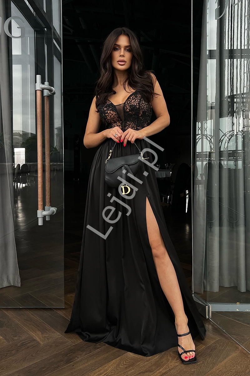 Czarna sukienka satynowa z rozcięciem odsłaniającym nogę 267