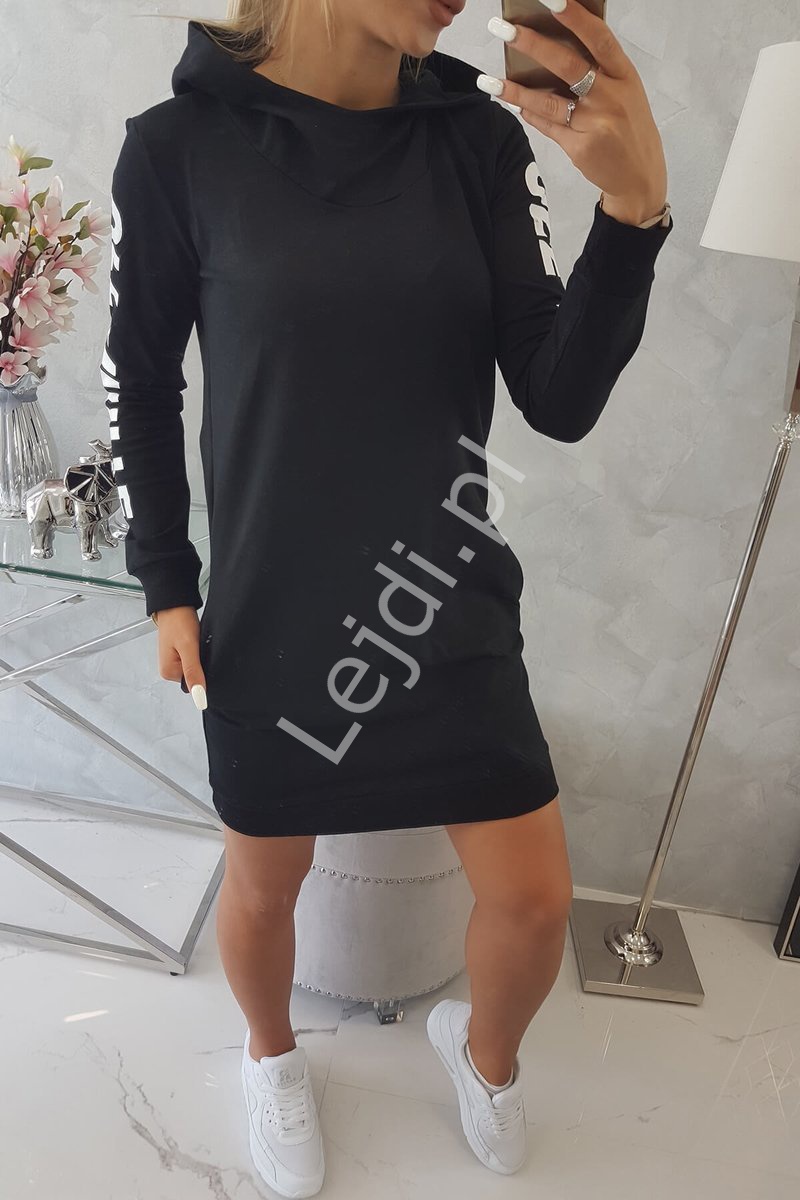 Czarna sukienka w sportowym stylu, dresowa z kapturem - Lejdi