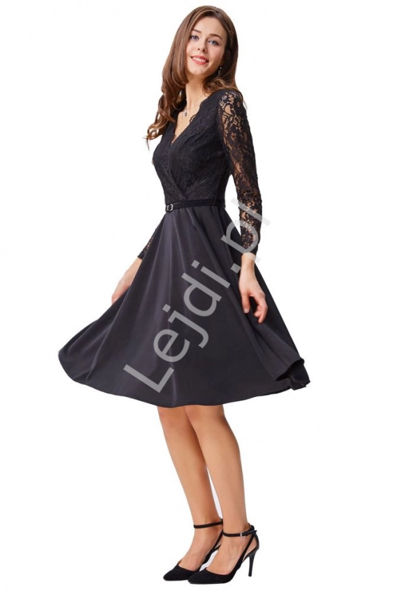 Czarna sukienka z koronką, 485
