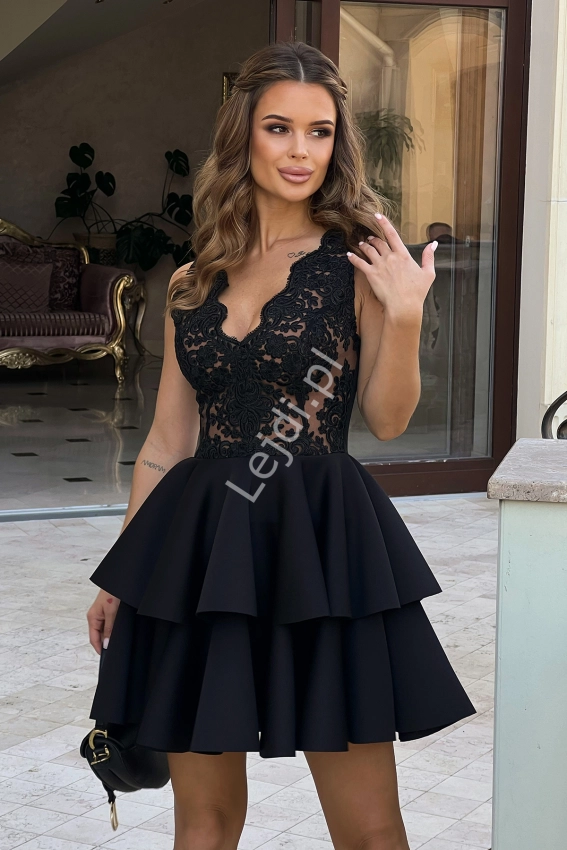 Czarna sukienka z piankową spódnicą z falbaną 2122