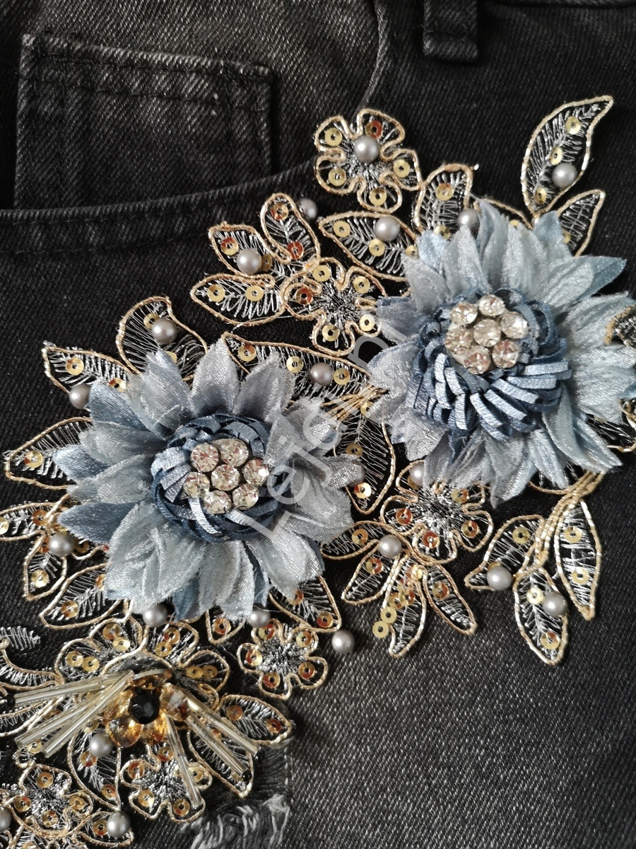 Czarne jeansowe spodenki zdobione kwiatami 3D i kryształkami  7105