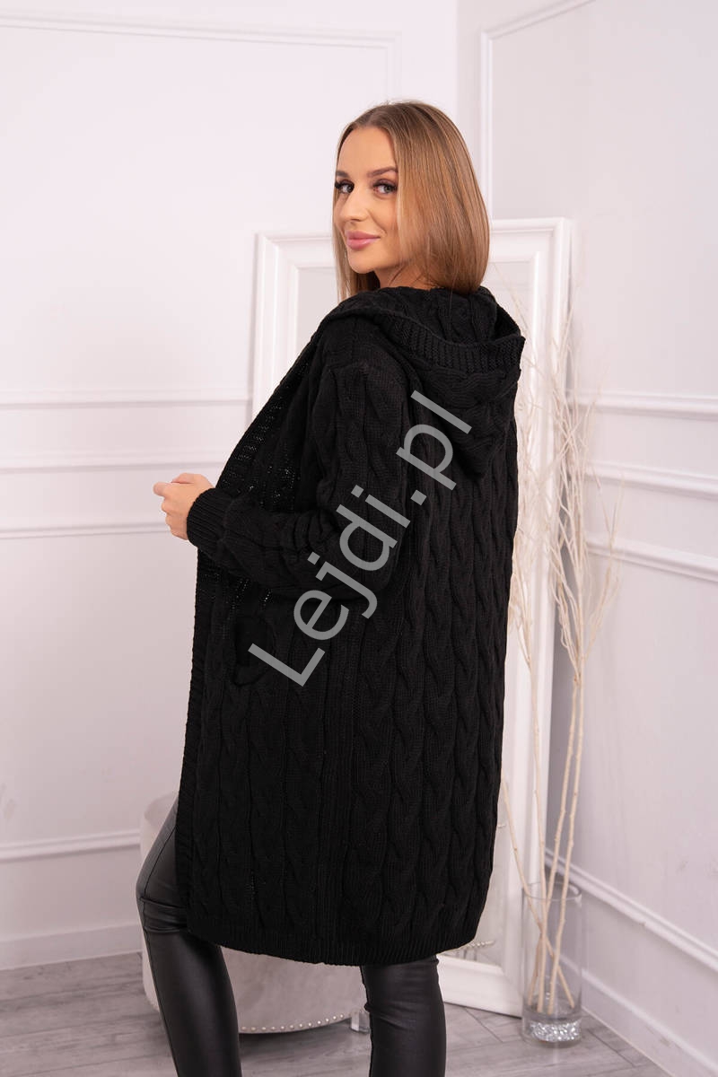 Czarny sweter damski z kapturem i kieszeniami