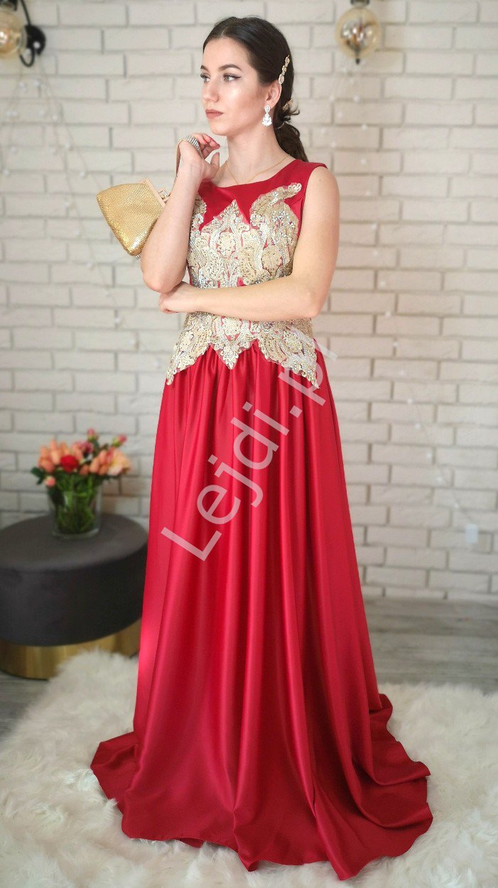 Czerwona elegancka suknia satynowa zdobiona złotą aplikacją i kryształkami - Lejdi
