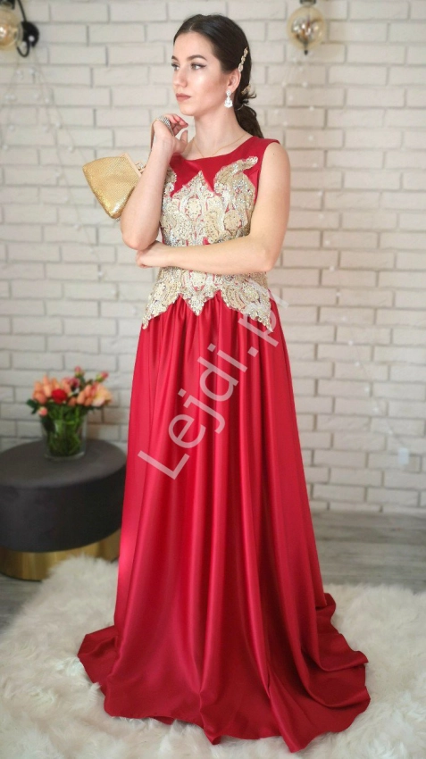 Czerwona suknia dla mamy na wesele