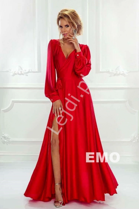 Czerwona kopertowa zwiewna suknia o długości maxi