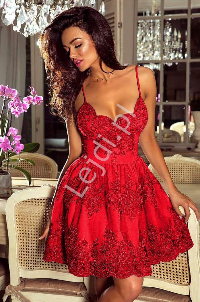 seksowna czerwona sukienka na wesele
