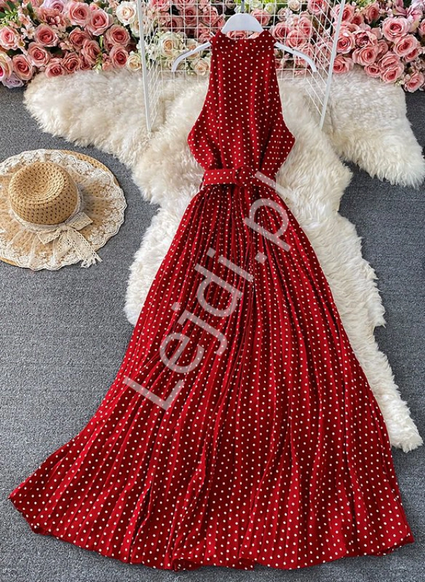 Czerwona plisowana sukienka w groszki białe, letnia sukienka maxi