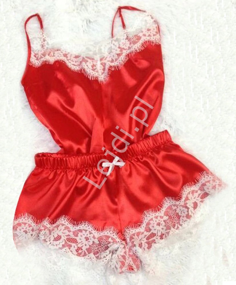 Czerwona satynowa piżama z białą koronką, satynowa piżamka na Mikołajki
