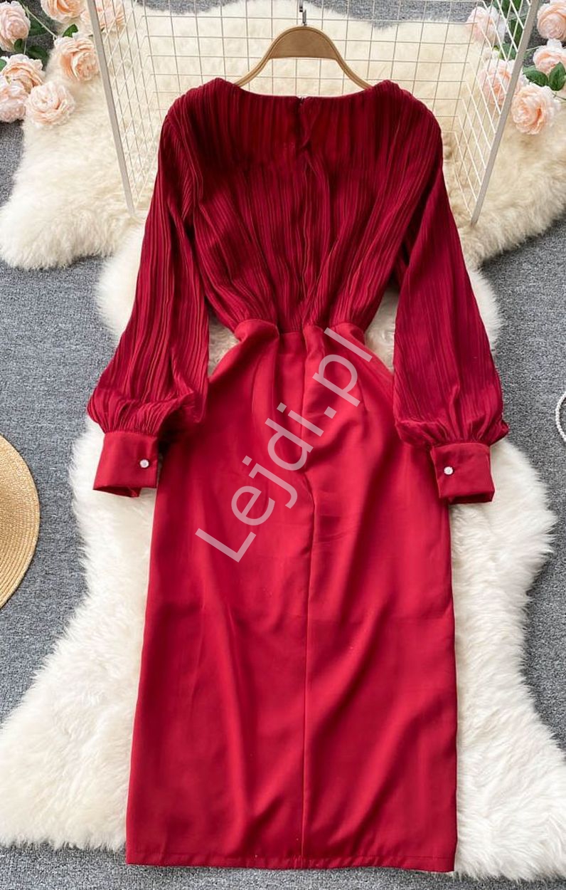 Czerwona sukienka ołówkowa z drapowaną górą 3008