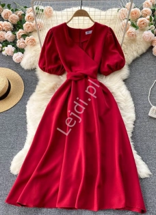 Czerwona sukienka rozkloszowana z kopertowym dekoltem 