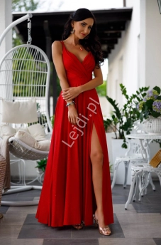 czerwona brokatowa sukienka