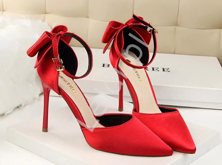 czerwone buty na sylwestra