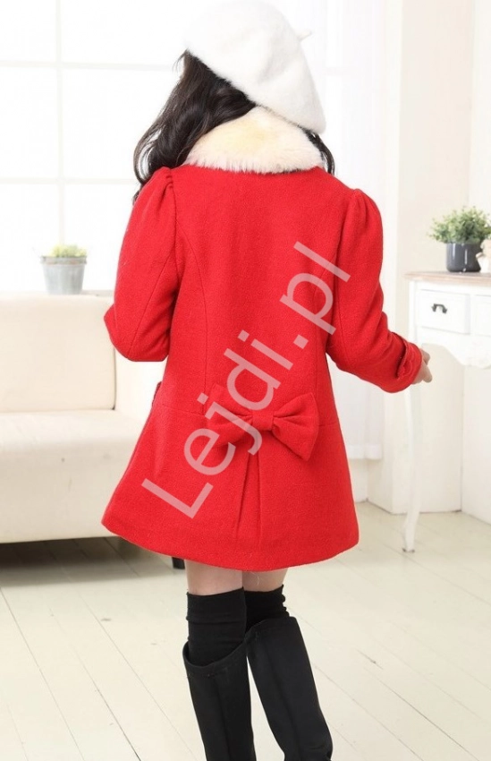 Czerwony płaszczyk dla dziewczynki z futrzanym kołnierzem 