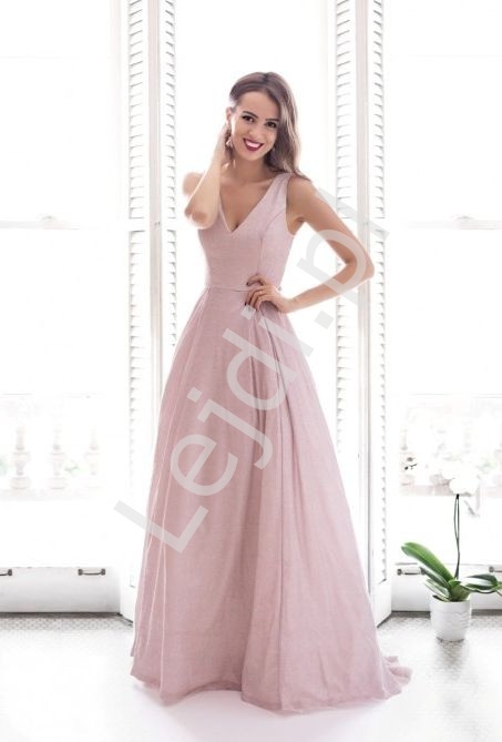 Długa jasno różowa suknia ze srebrnymi opiłkami 238