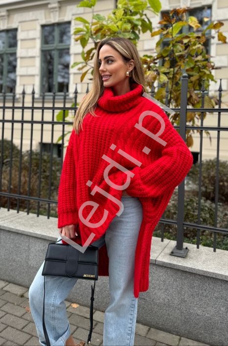 Długi oversizowy czerwony sweter damski z golfem Sophia, Polski Producent