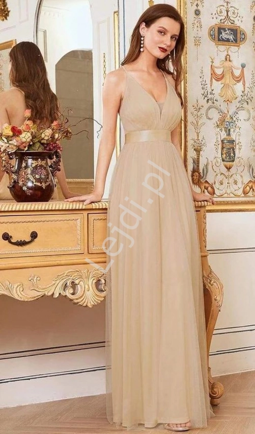 Długia suknia tiulowa w kolorze złota