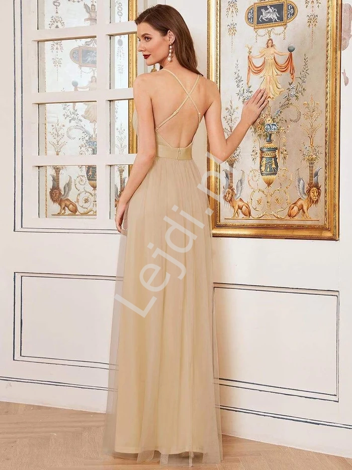 Długia suknia tiulowa w kolorze złota