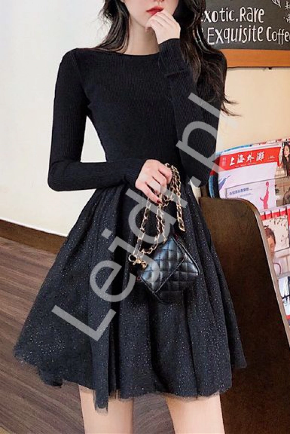 Dzianinowa czarna sukienka z brokatem 4215