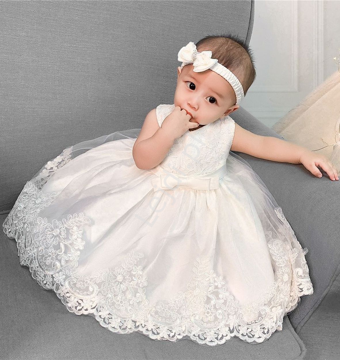  Elegancka dziecięca sukienka na chrzciny w komplecie z opaską