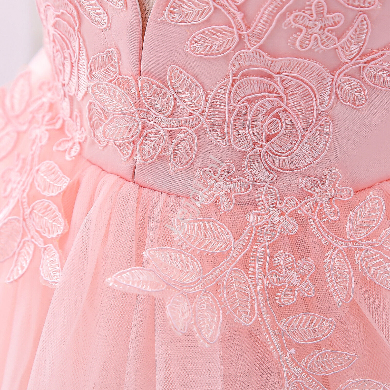 Elegancka jasno różowa sukienka dla dziewczynki z koronkowym zdobieniem 2089