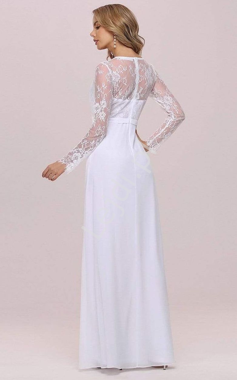 elegancka sukienka ślubna z koronkowym rękawem