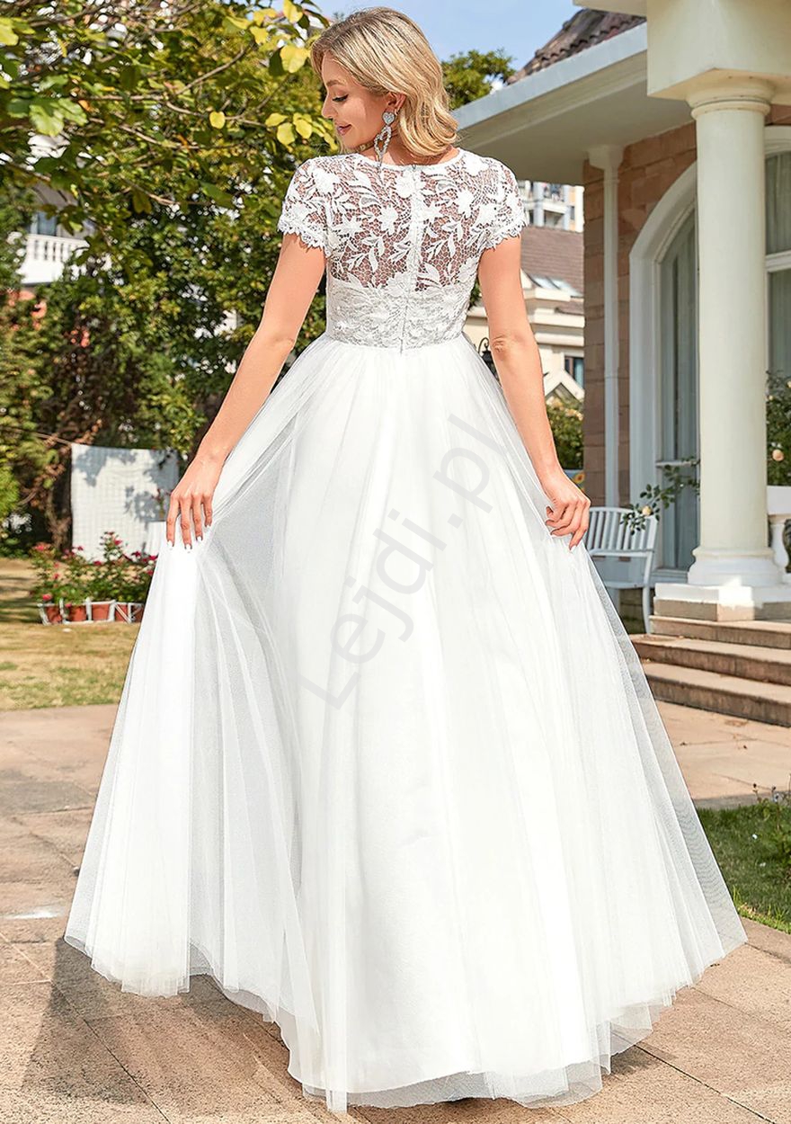 Elegancka suknia ślubna z koronkową górą