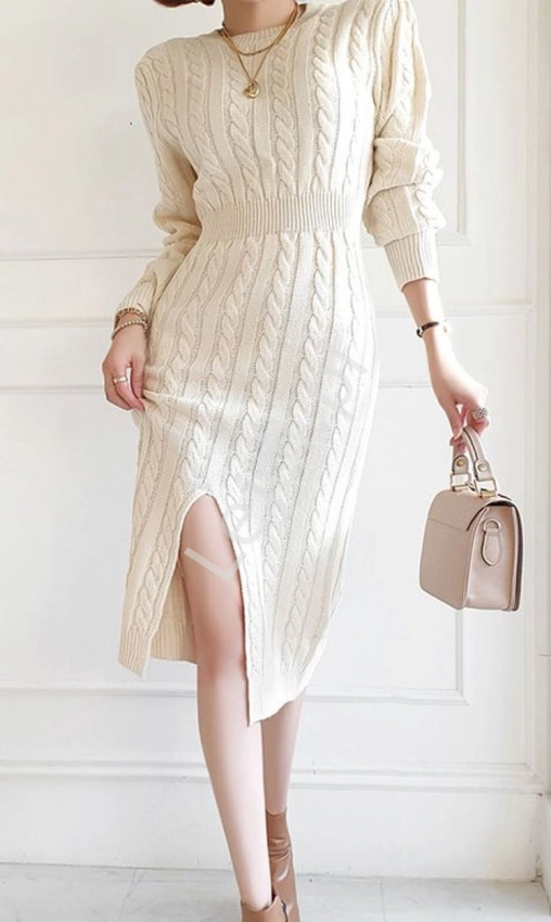 Elegancka sweterkowa sukienka beżowo brzoskwiniowa 1185