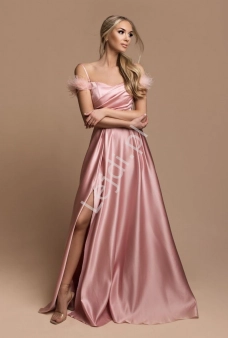 Fenomenalna różowa sukienka wieczorowa z odsłoniętymi ramionami z puszkiem