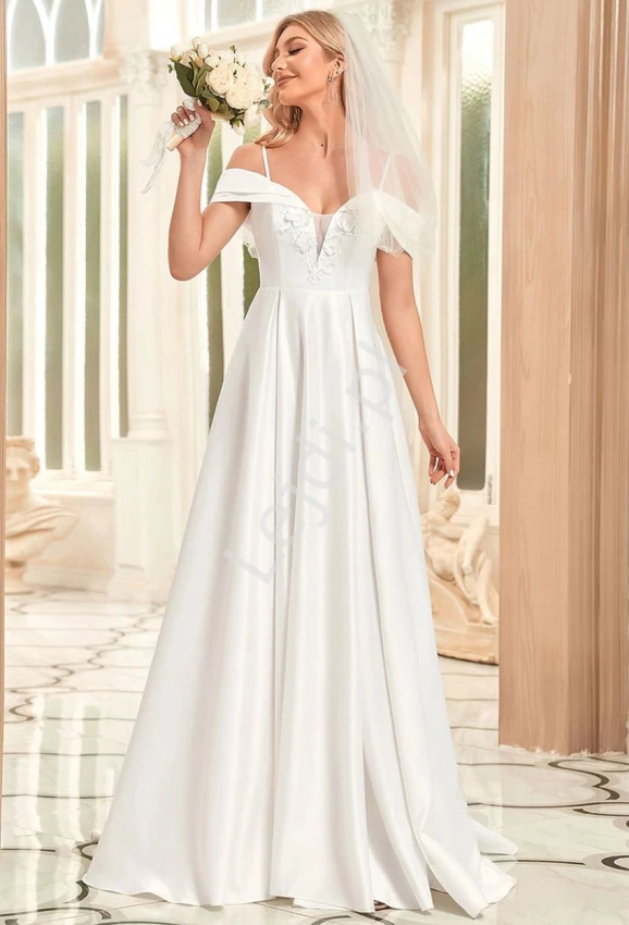 Fenomenalna sukienka ślubna z dekoltem w stylu carmen 0386