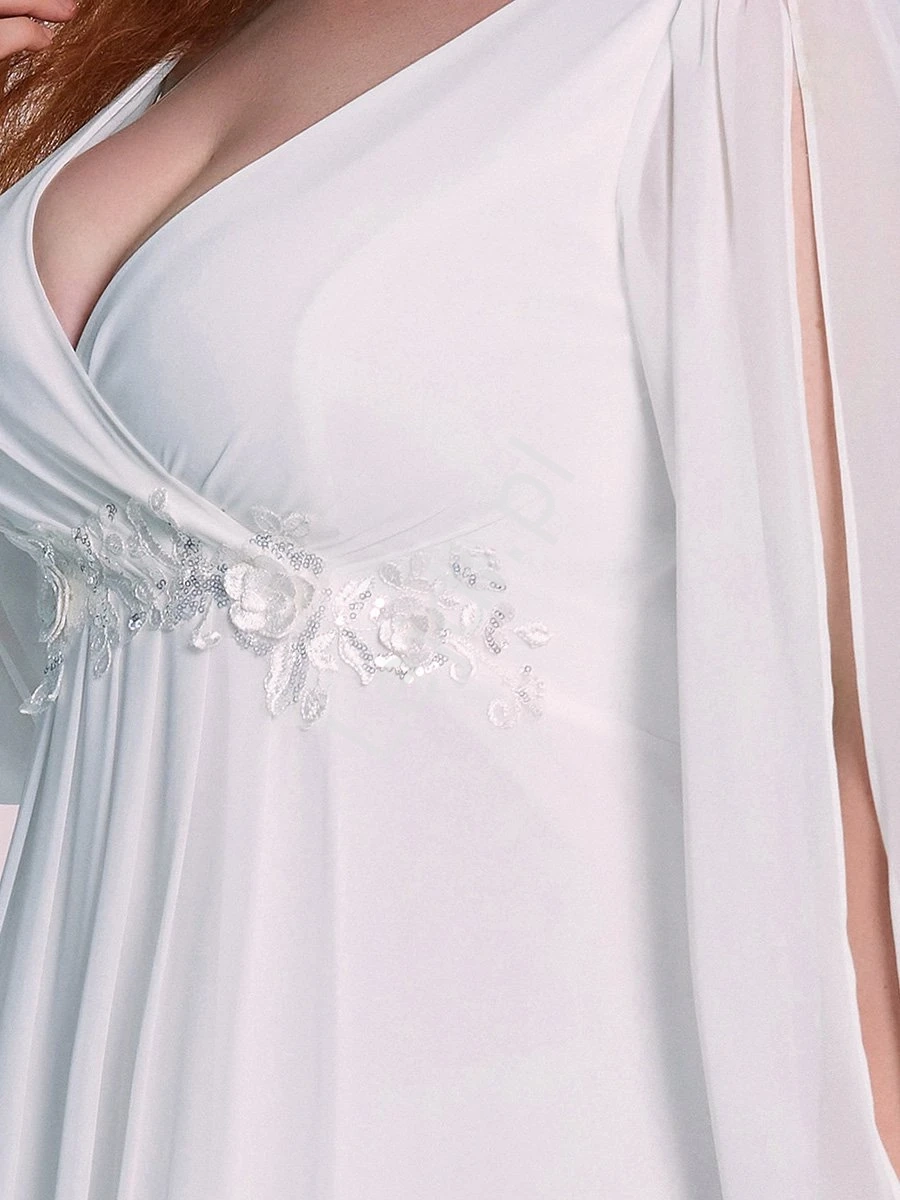 Fenomenalna suknia ślubna z oryginalnym długim rękawem z rozcięciem