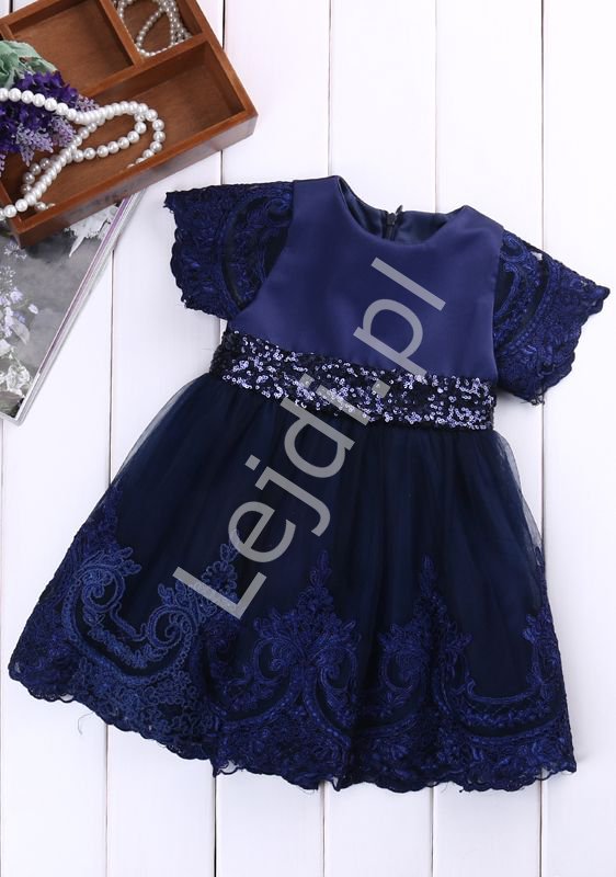 Granatowa sukienka dla dziewczynki zdobiona koronką i cekinową kokardą - Lejdi