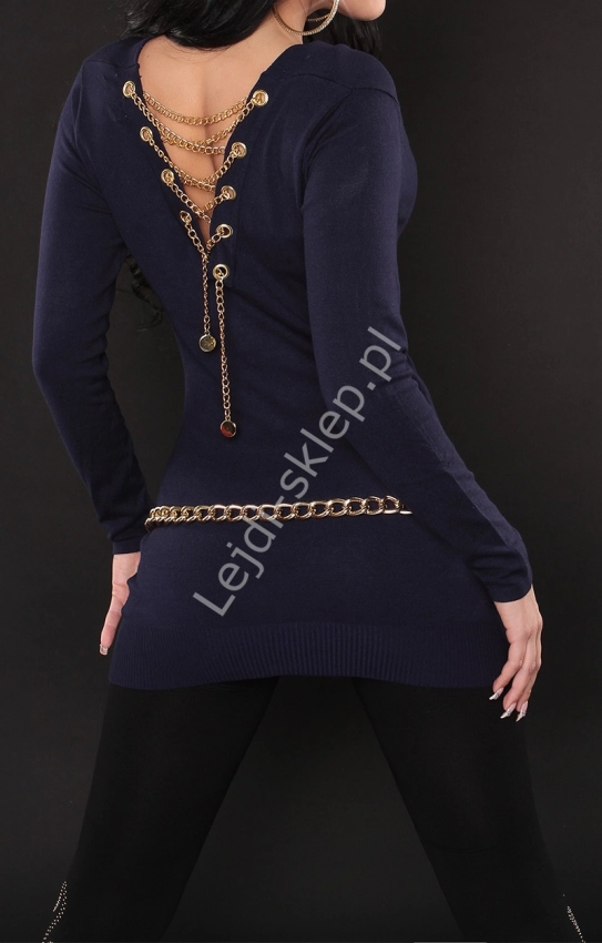 Czarny sweter / tunika zdobiona złotym łańcuszkiem na plecach | granatowe bluzki damskie 3114
