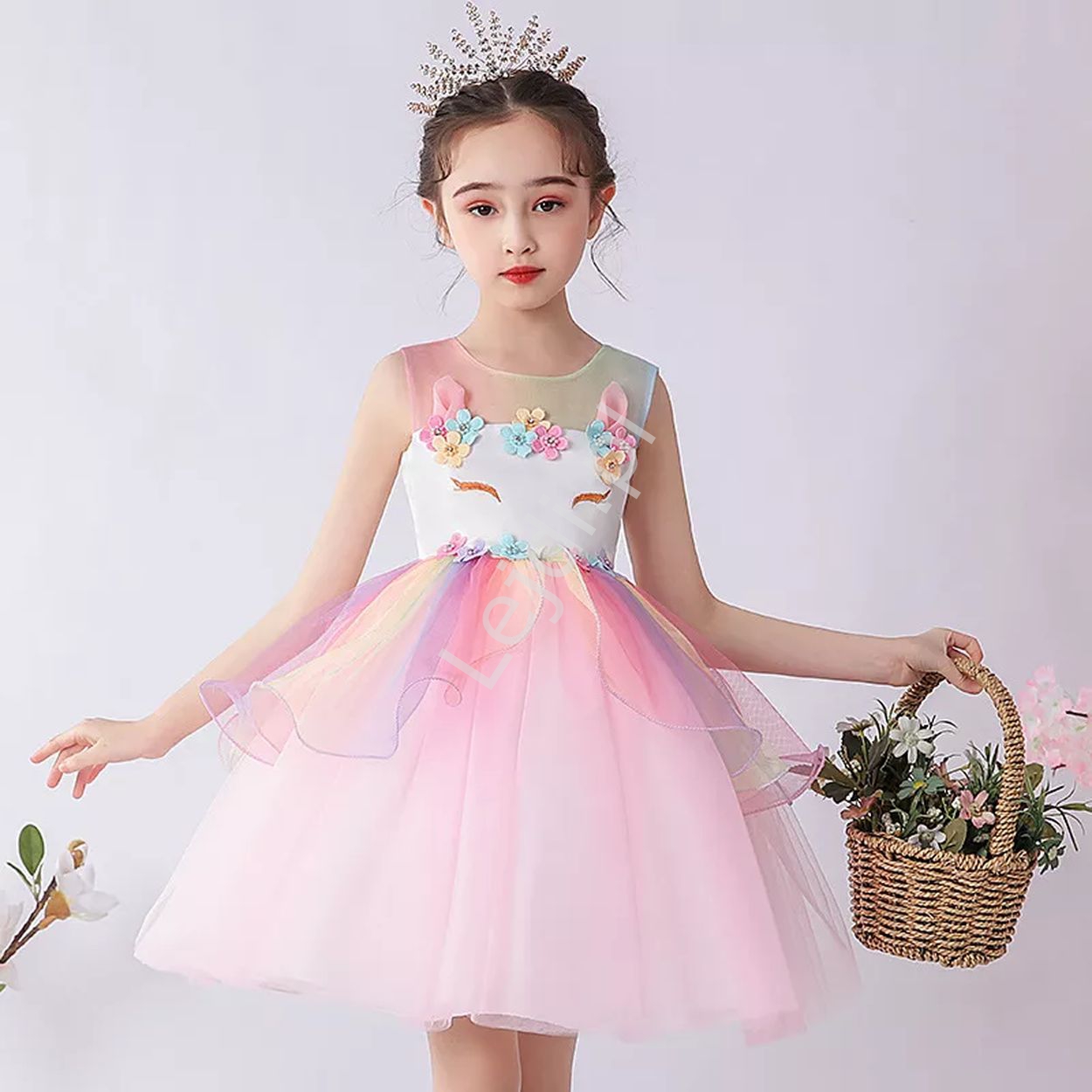 Jasno różowa sukienka dla dzieczynki z falbaną z jednorożcem 