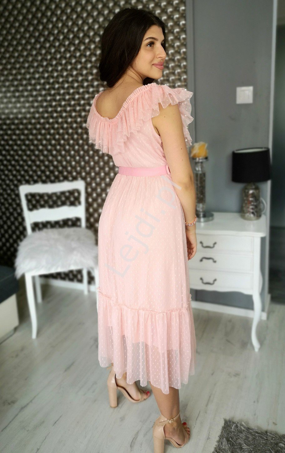 Jasno różowa sukienka tiulowa w kropki, Tiana