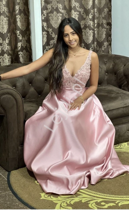 Jasno różowa sukienka wieczorowa z koronkową górą z cekinami 2313