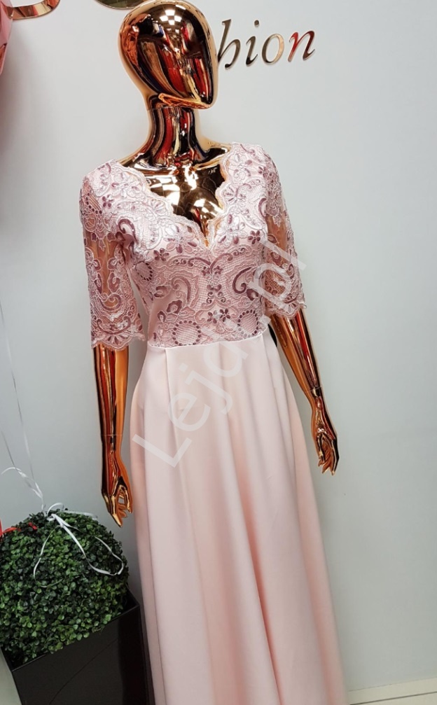 Jasno różowa suknia wieczorowa plus size, zdobiona koronką i cekinami - Crystal 3/4