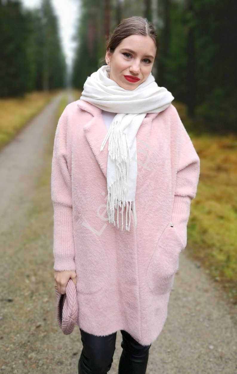 Jasno różowy płaszcz Alpaka, uniwersalna narzutka 