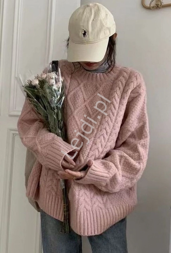 Jasno różowy sweter stylowy