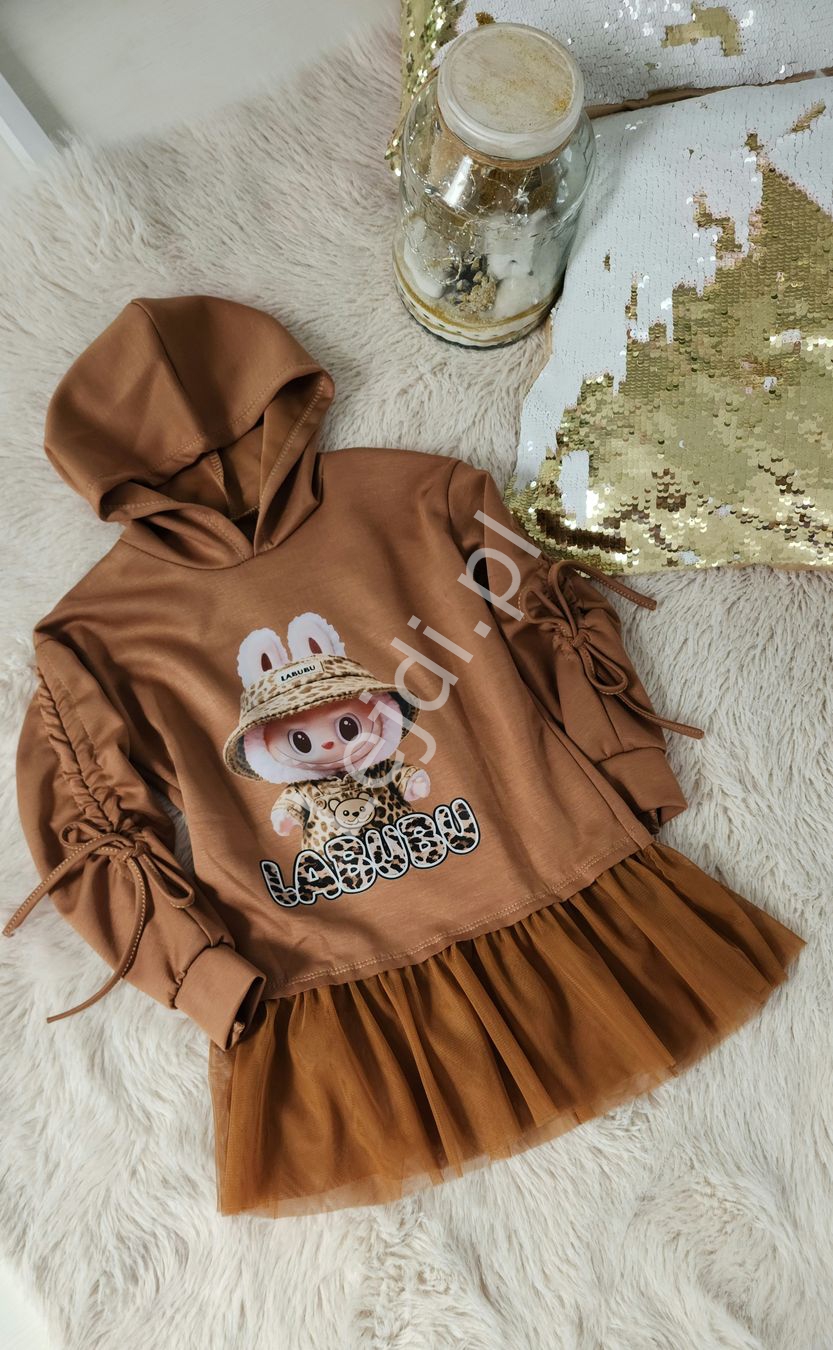 Karmelowa sukienka dla dziewczynki Labubu panterka z falbaną na dole