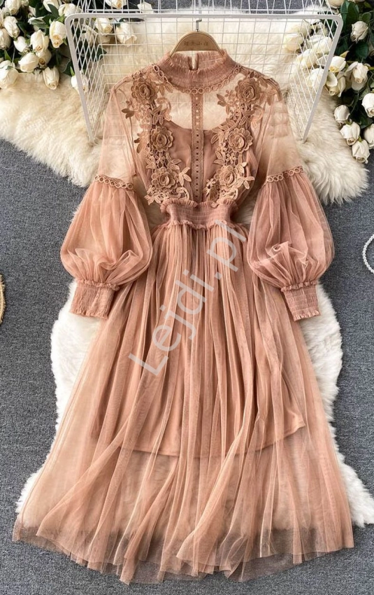 Karmelowa sukienka tiulowa w eterycznym stylu 6743