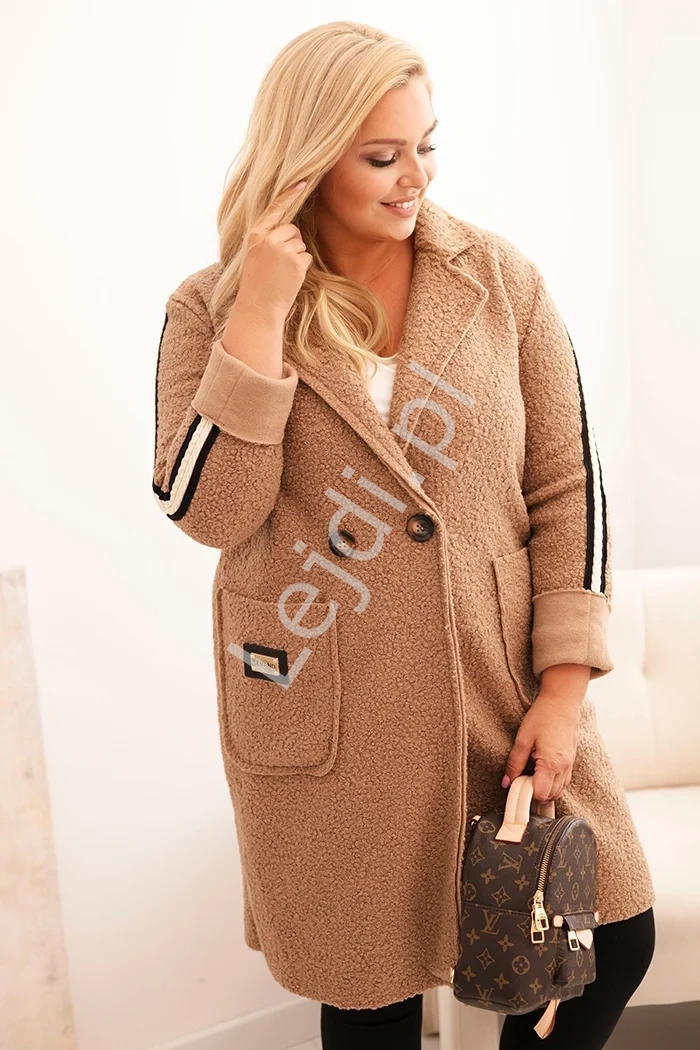 Karmelowe płaszcz baranek z lampasami na rękawach i kieszeniami 5274