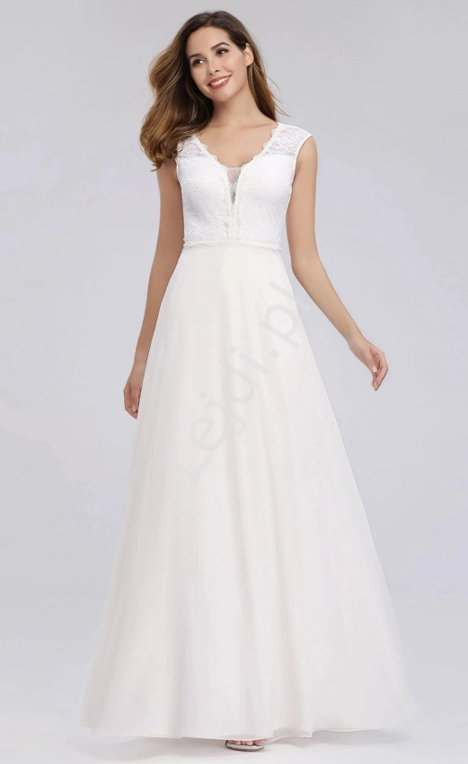 Klasyczna suknia ślubna z koronką, krój litery A 811