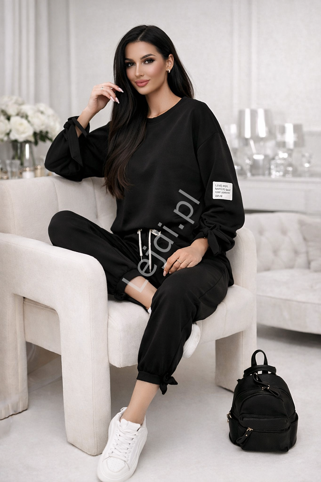 Komplet damskie z wiązanym ściagaczem czarny 7841