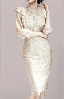 Koronkowa beżowa sukienka elegancka z falbankami