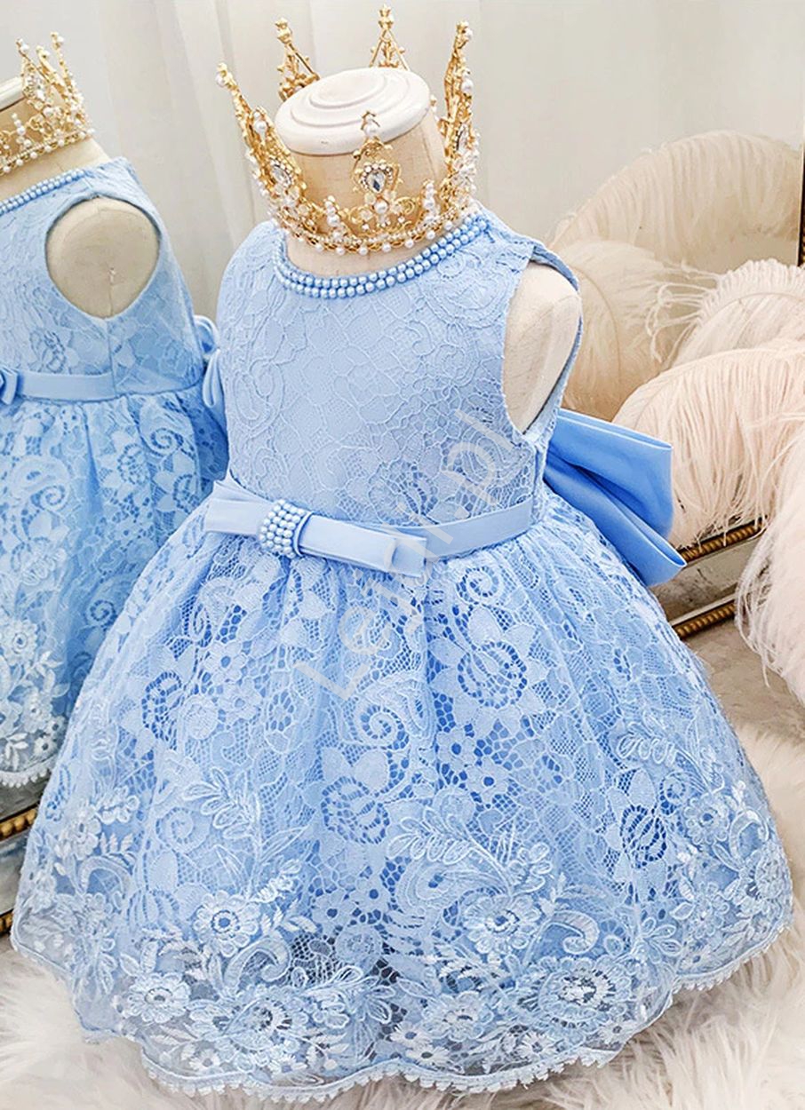Koronkowa błękitna sukienka dla dziewczynki z perełkami