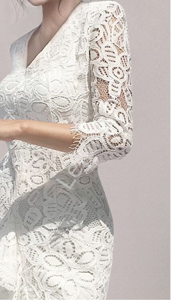 Koronkowa sukienka biała z wydłużonym tyłem
