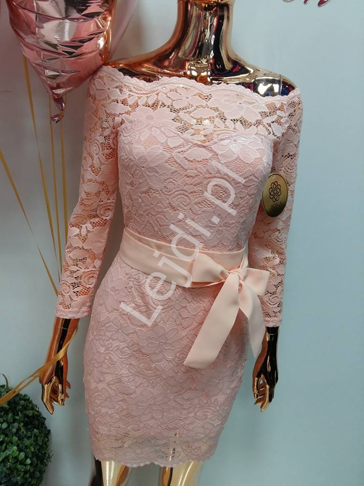 Koronkowa sukienka elegancka z paseczkiem, różowa - Veronica