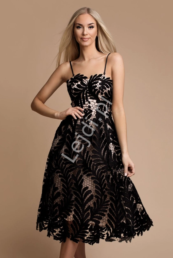 czarna sukienka koronkowa