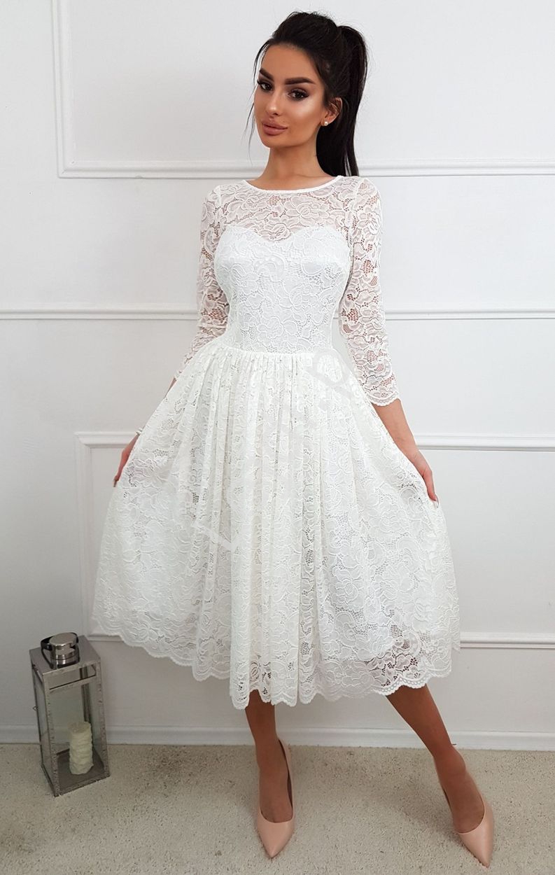 Koronkowa sukienka rozkloszowana w biało kremowym kolorze